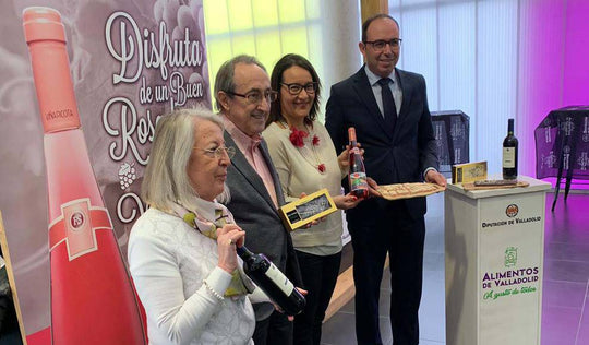 Bodegas Hijos de Félix Salas y Confitería Xokoreto presentan el turrón del vino bajo la marca Alimentos de Valladolid en su edificio Q-BO